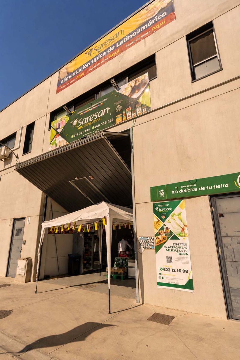 Fachada de las instalaciones de Saresan en Parla, Madrid